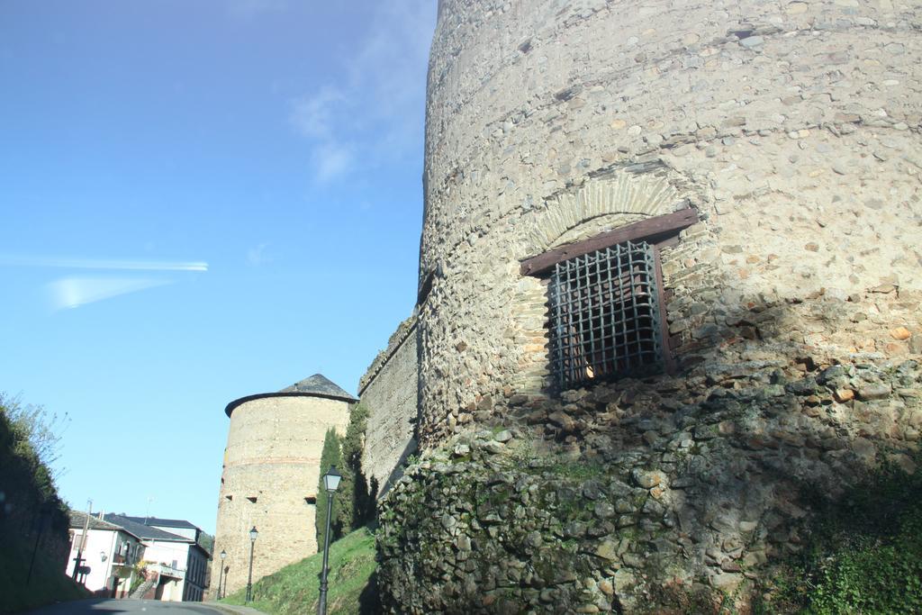 Venecia Bed&Breakfast Bed & Breakfast Villafranca Del Bierzo Exterior photo